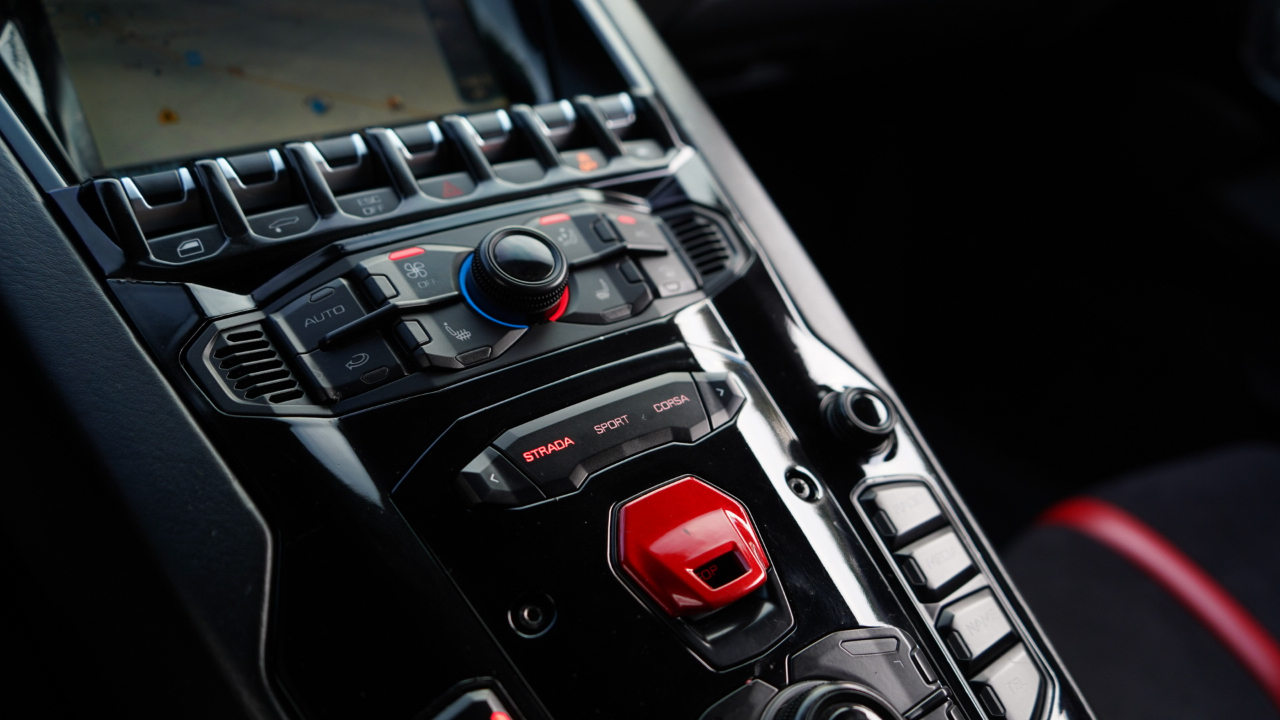 Lamborghini Aventador 2dr Cpe 2014