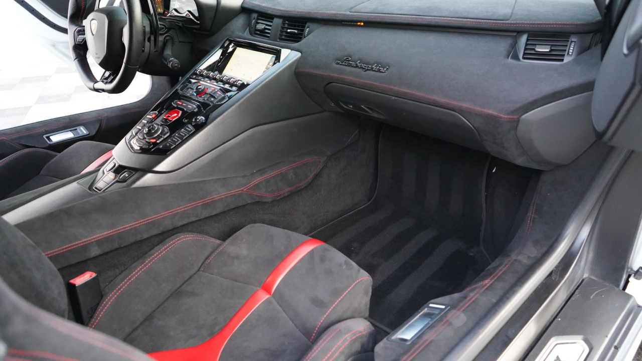 Lamborghini Aventador 2dr Cpe 2014