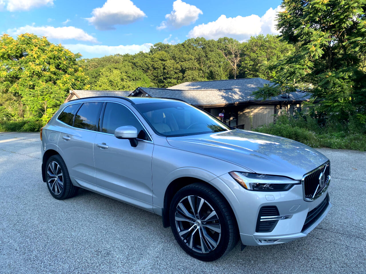2022 Volvo XC60 B5 AWD Momentum