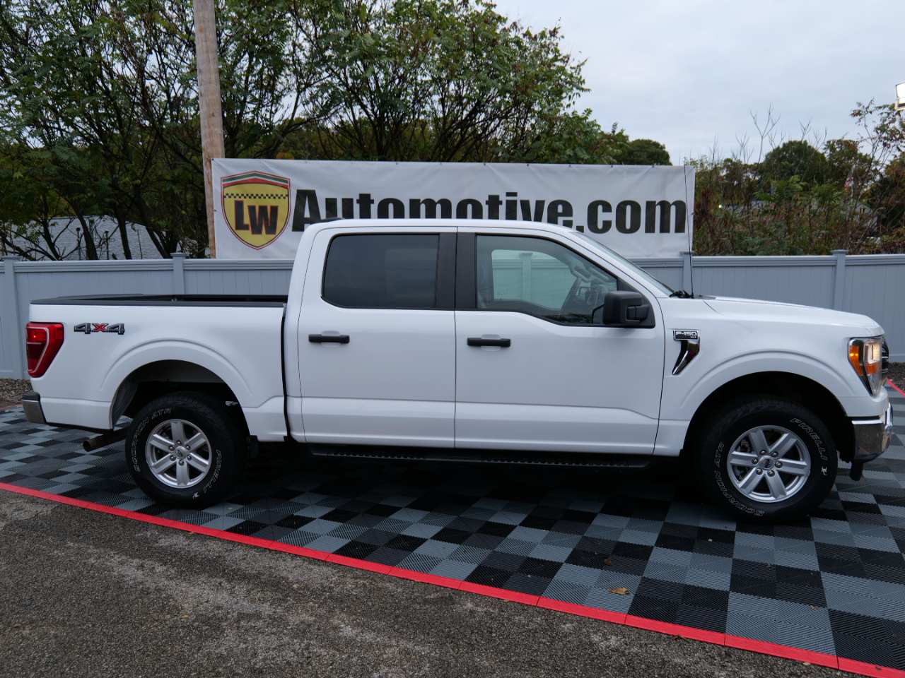Ford F-150 XLT 4WD SuperCrew 5.5' Box 2021 Ford F-150 XLT 4WD SuperCrew 5.5' Box 2021