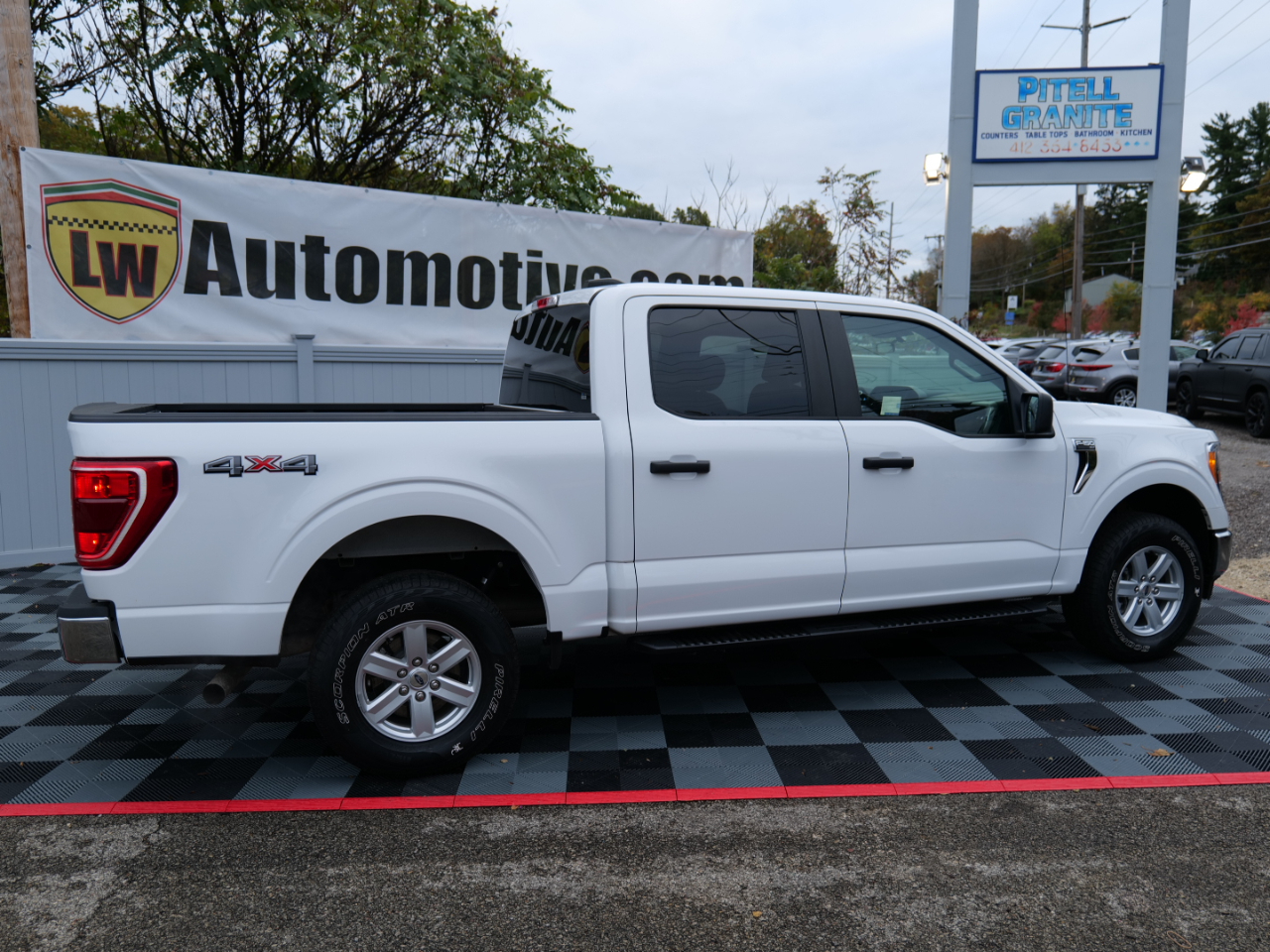 Ford F-150 XLT 4WD SuperCrew 5.5' Box 2021 Ford F-150 XLT 4WD SuperCrew 5.5' Box 2021
