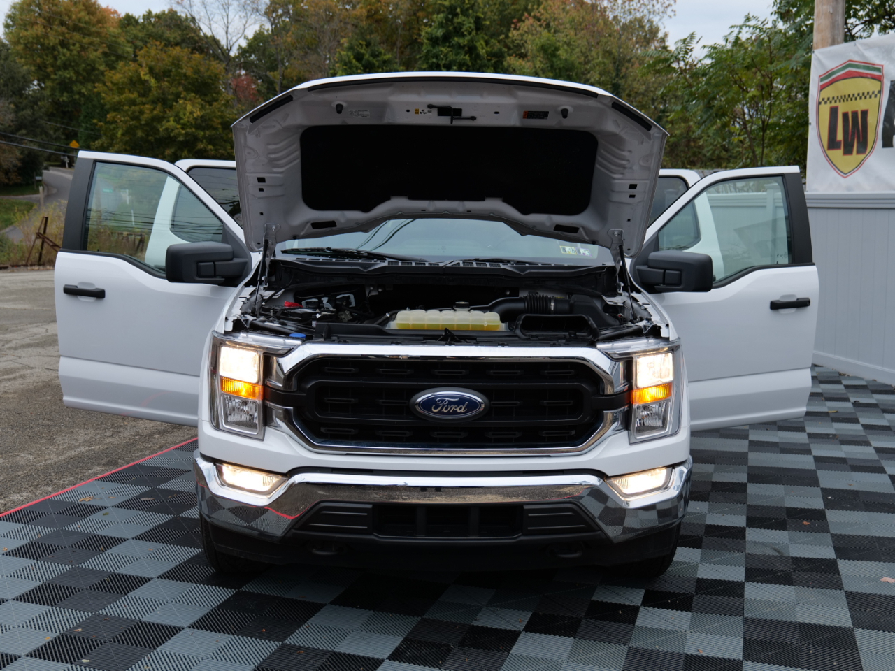 Ford F-150 XLT 4WD SuperCrew 5.5' Box 2021 Ford F-150 XLT 4WD SuperCrew 5.5' Box 2021