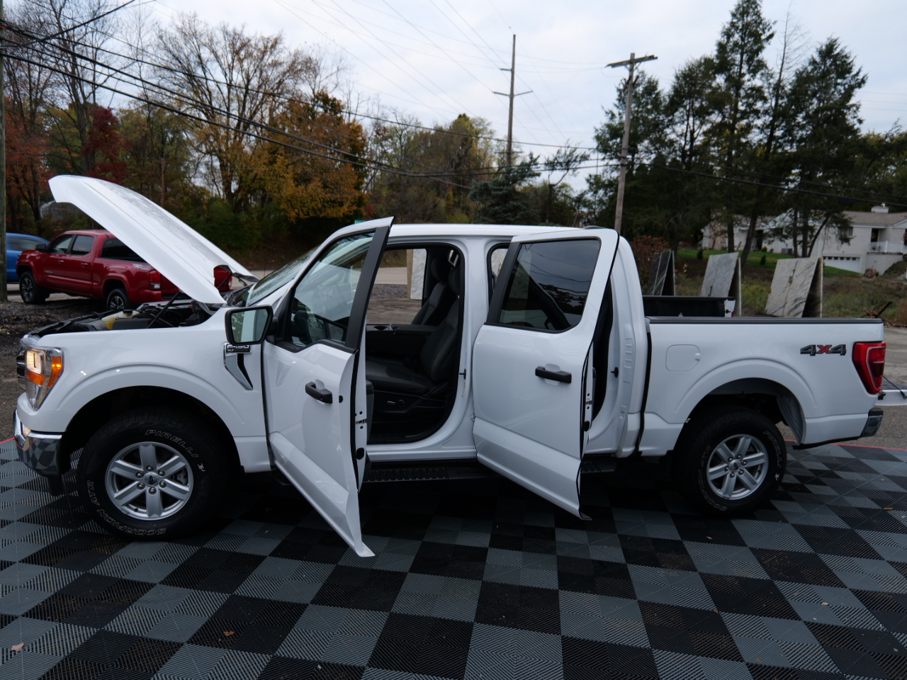 Ford F-150 XLT 4WD SuperCrew 5.5' Box 2021 Ford F-150 XLT 4WD SuperCrew 5.5' Box 2021