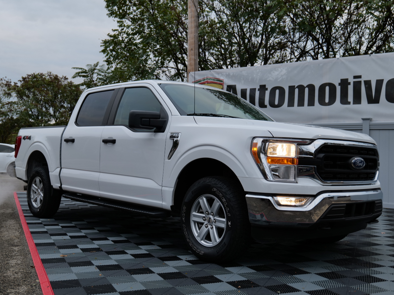 Ford F-150 XLT 4WD SuperCrew 5.5' Box 2021 Ford F-150 XLT 4WD SuperCrew 5.5' Box 2021