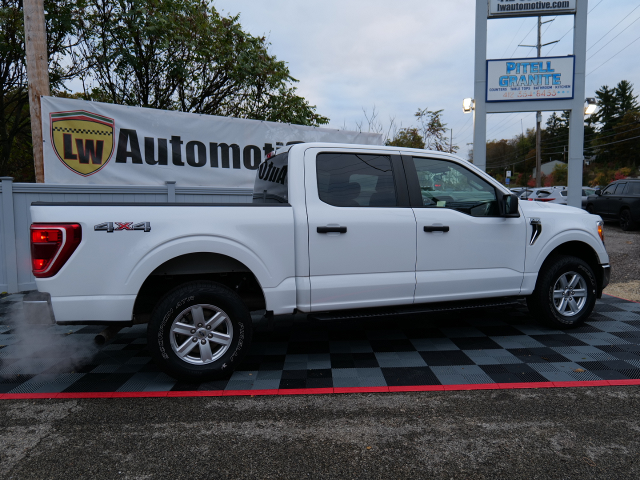 Ford F-150 XLT 4WD SuperCrew 5.5' Box 2021 Ford F-150 XLT 4WD SuperCrew 5.5' Box 2021