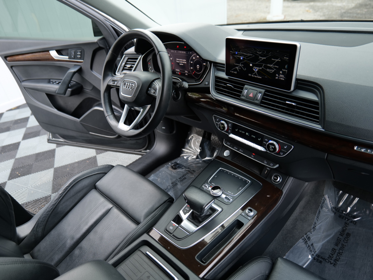Audi Q5 Premium Plus 45 TFSI quattro 2019 Audi Q5 Premium Plus 45 TFSI quattro 2019