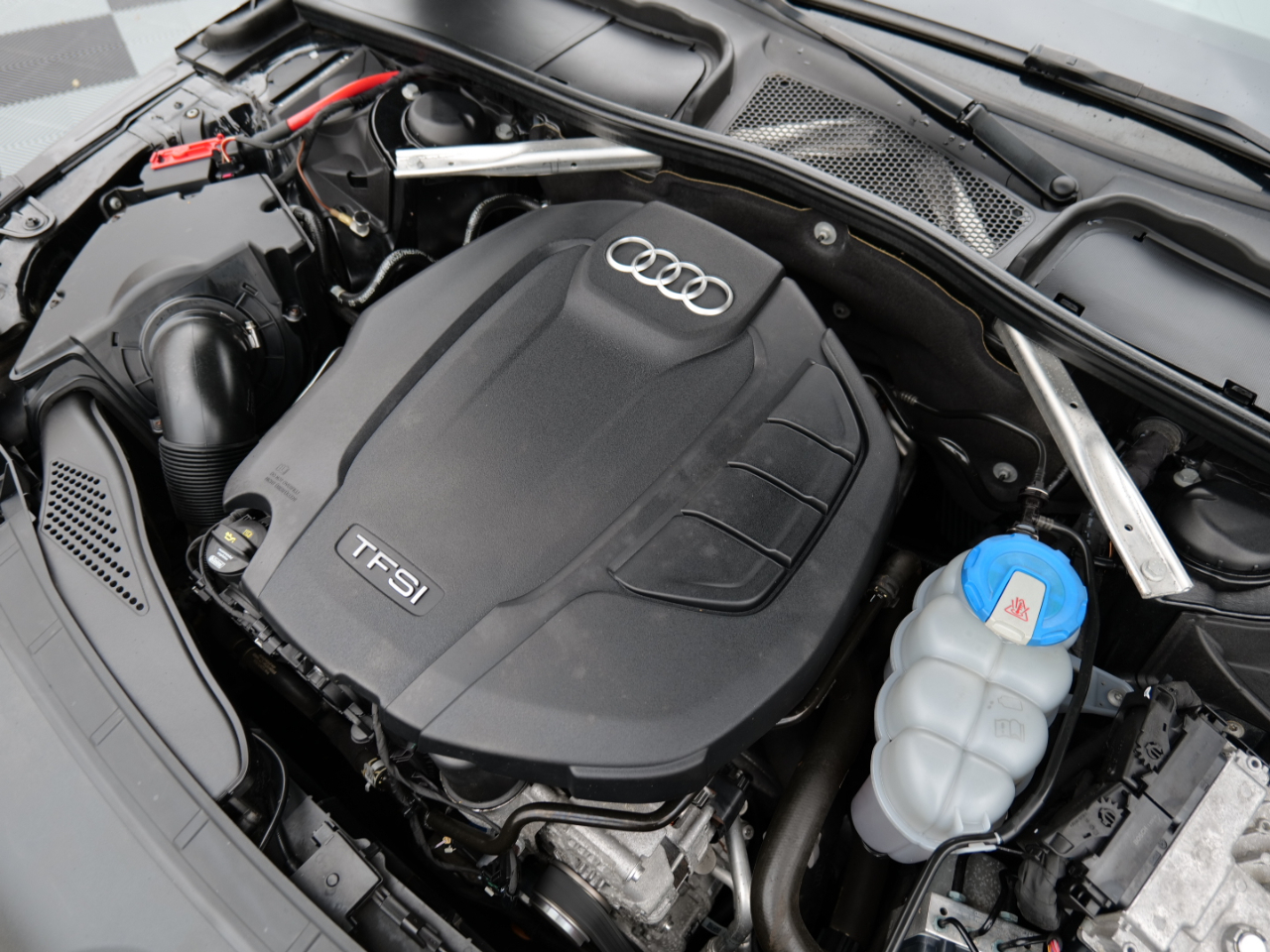 Audi A4 2.0 TFSI Auto Premium Plus quattro AWD 2018 Audi A4 2.0 TFSI Auto Premium Plus quattro AWD 2018