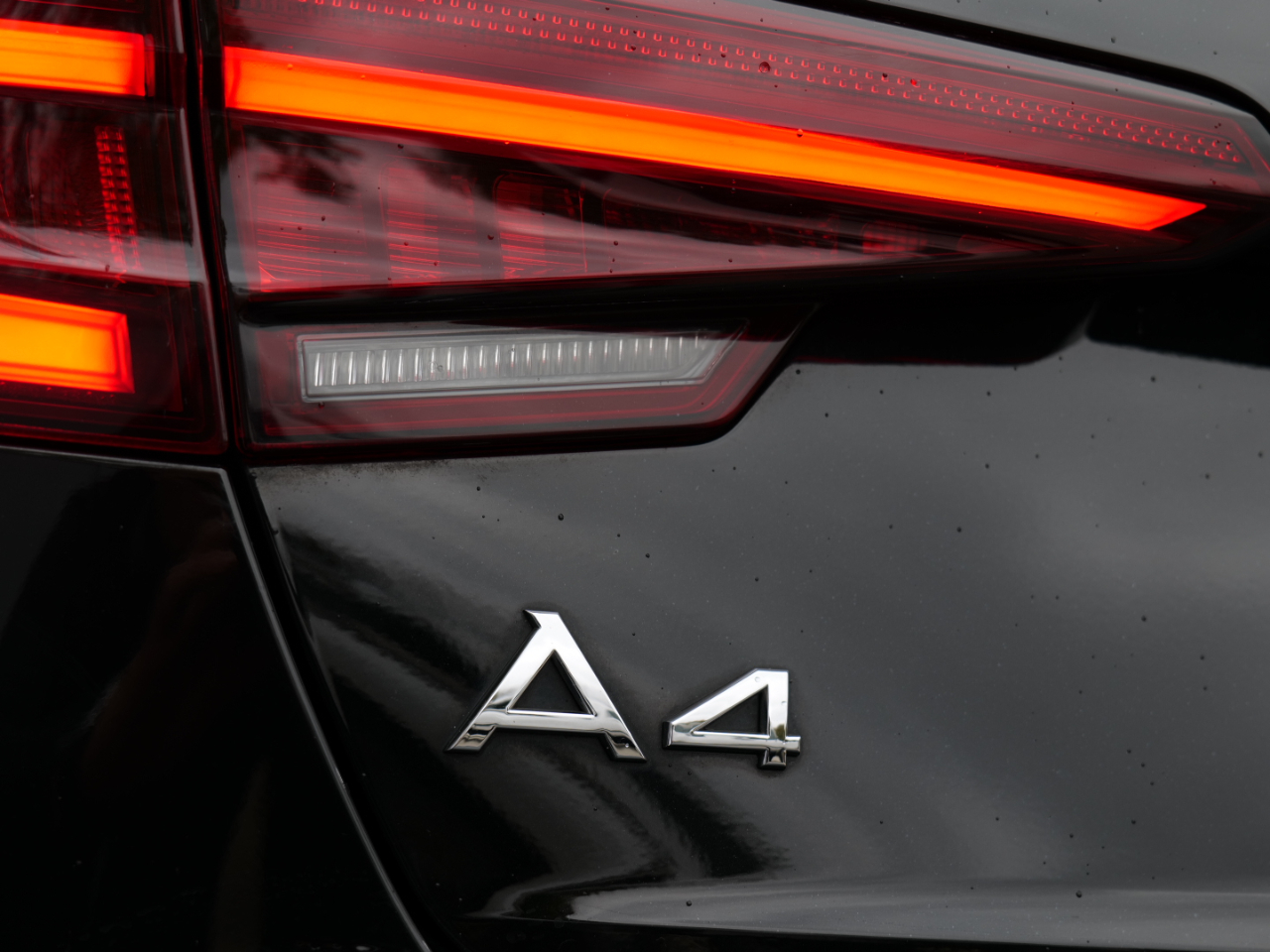 Audi A4 2.0 TFSI Auto Premium Plus quattro AWD 2018 Audi A4 2.0 TFSI Auto Premium Plus quattro AWD 2018