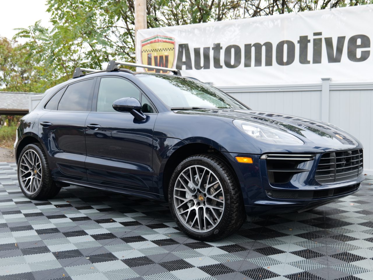 Porsche Macan Turbo AWD 2020 Porsche Macan Turbo AWD 2020