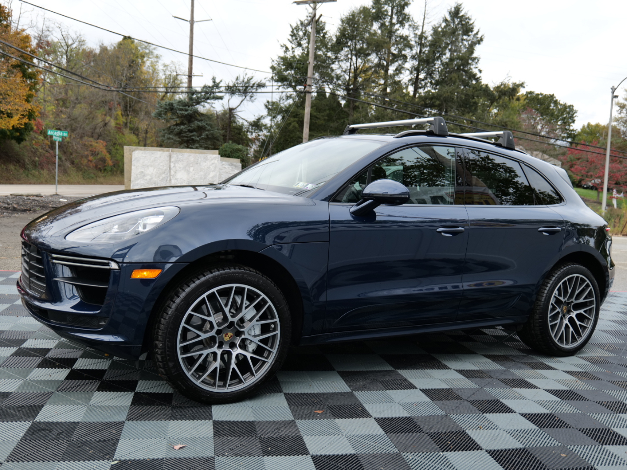 Porsche Macan Turbo AWD 2020 Porsche Macan Turbo AWD 2020