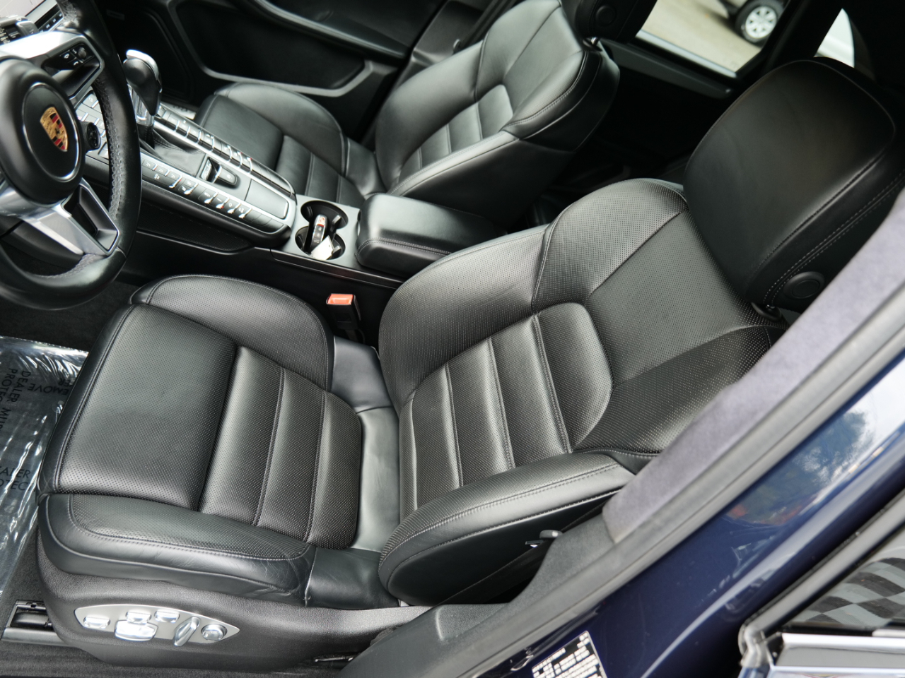 Porsche Macan Turbo AWD 2020 Porsche Macan Turbo AWD 2020