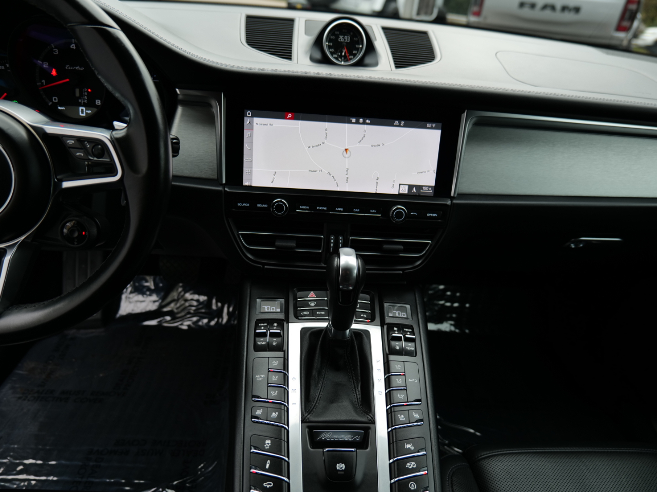 Porsche Macan Turbo AWD 2020 Porsche Macan Turbo AWD 2020