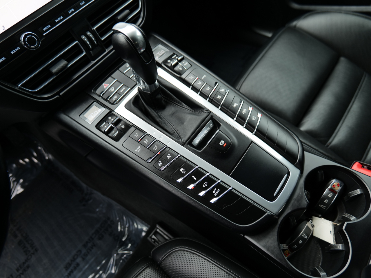 Porsche Macan Turbo AWD 2020 Porsche Macan Turbo AWD 2020