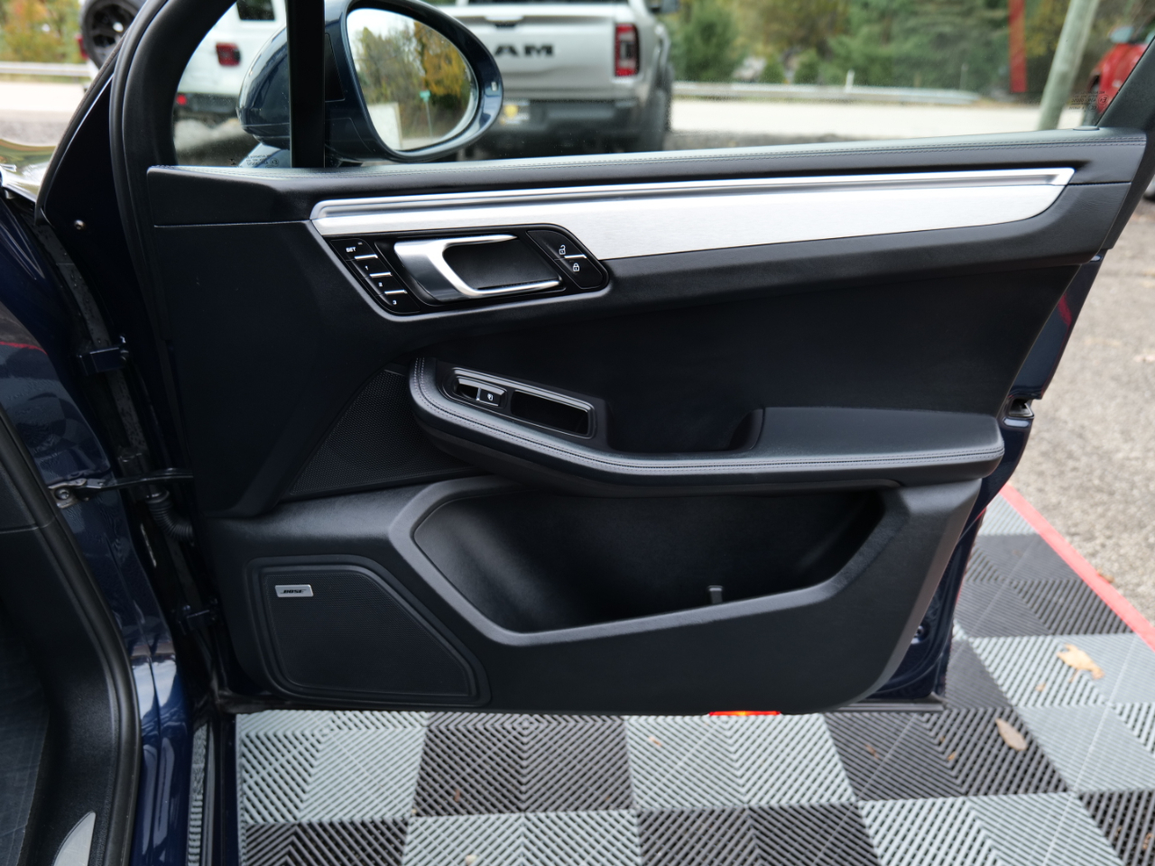 Porsche Macan Turbo AWD 2020 Porsche Macan Turbo AWD 2020