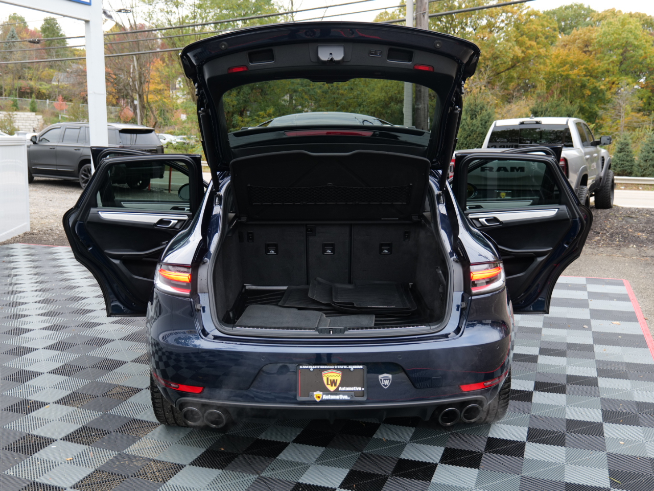 Porsche Macan Turbo AWD 2020 Porsche Macan Turbo AWD 2020