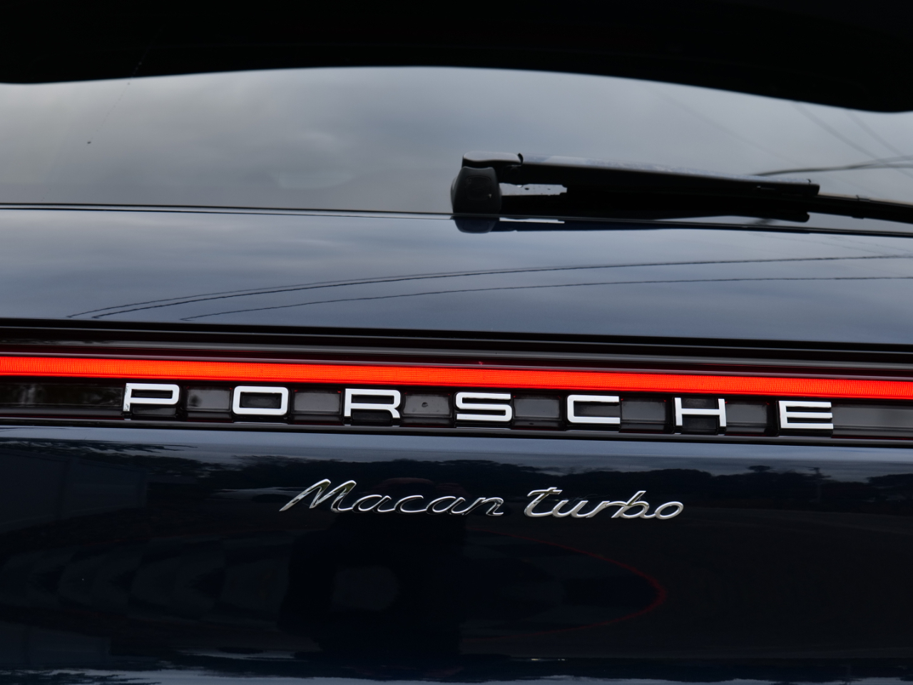 Porsche Macan Turbo AWD 2020 Porsche Macan Turbo AWD 2020