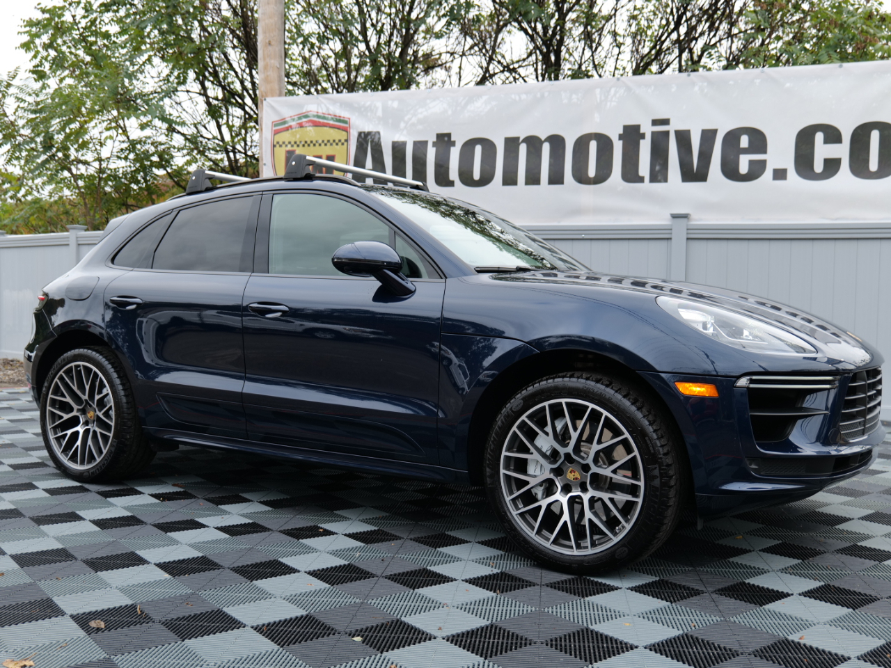 Porsche Macan Turbo AWD 2020 Porsche Macan Turbo AWD 2020