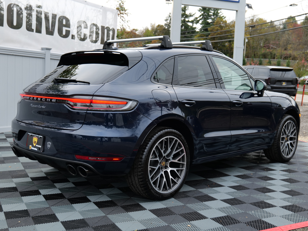 Porsche Macan Turbo AWD 2020 Porsche Macan Turbo AWD 2020