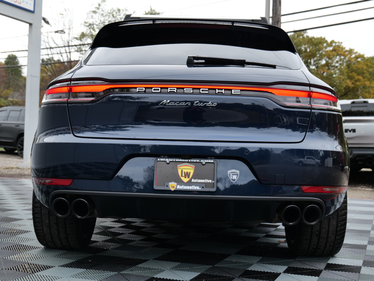 Porsche Macan Turbo AWD 2020 Porsche Macan Turbo AWD 2020