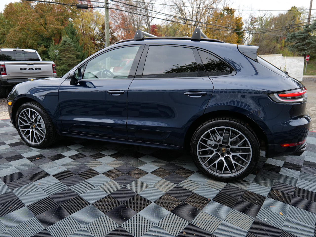 Porsche Macan Turbo AWD 2020 Porsche Macan Turbo AWD 2020
