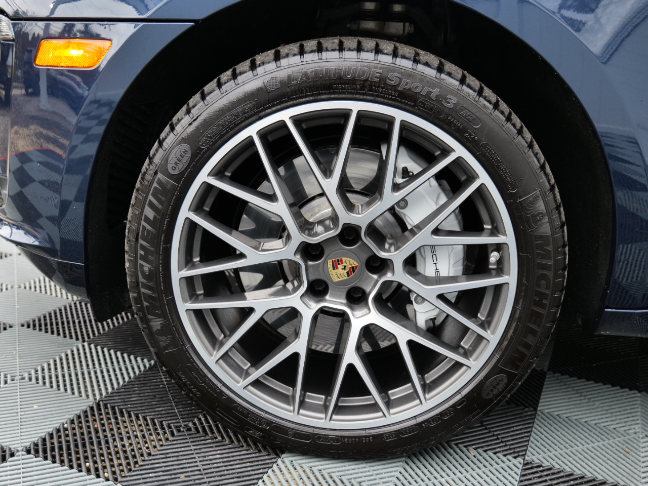Porsche Macan Turbo AWD 2020 Porsche Macan Turbo AWD 2020