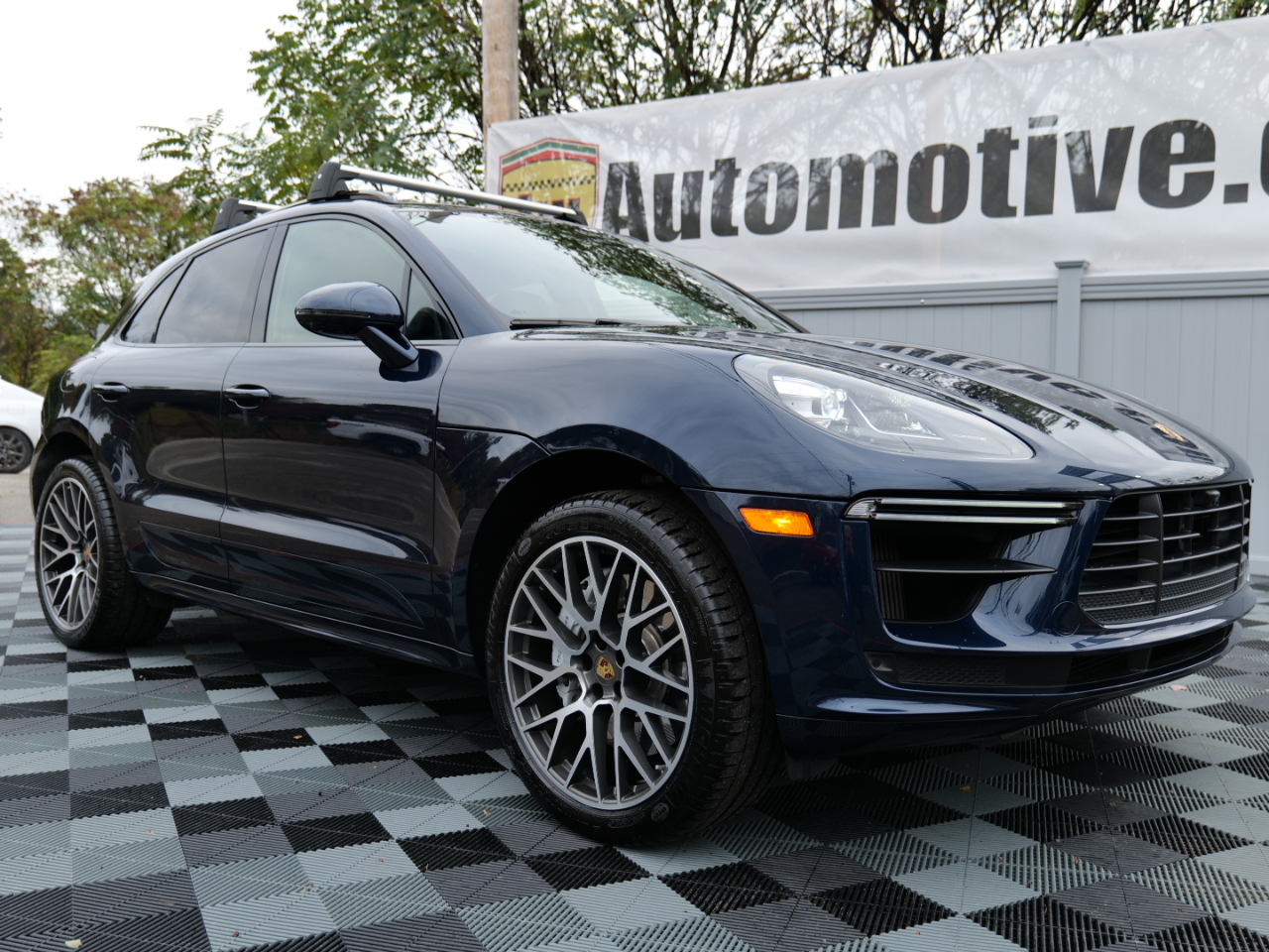 Porsche Macan Turbo AWD 2020 Porsche Macan Turbo AWD 2020