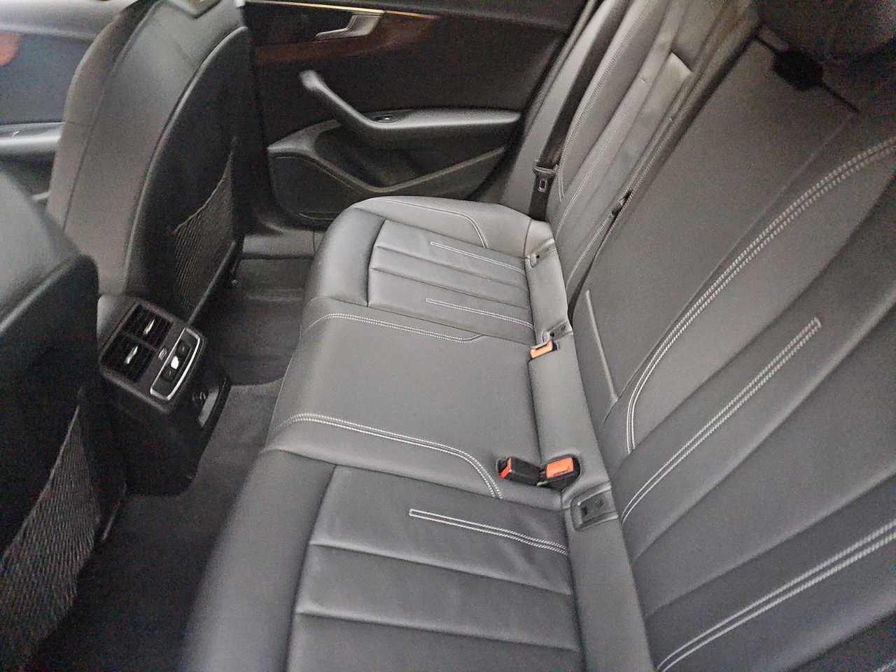 Audi A4 Sedan Premium 40 TFSI quattro 2022 Audi A4 Sedan Premium 40 TFSI quattro 2022