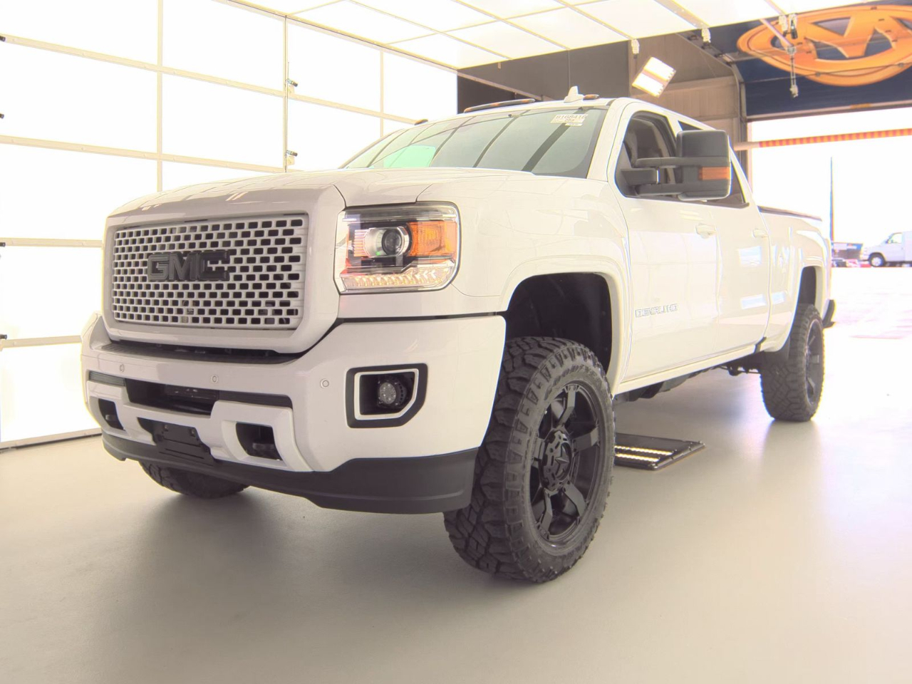 GMC Sierra 2500HD 4WD Crew Cab 153.7" Denali 2016 GMC Sierra 2500HD 4WD Crew Cab 153.7" Denali 2016