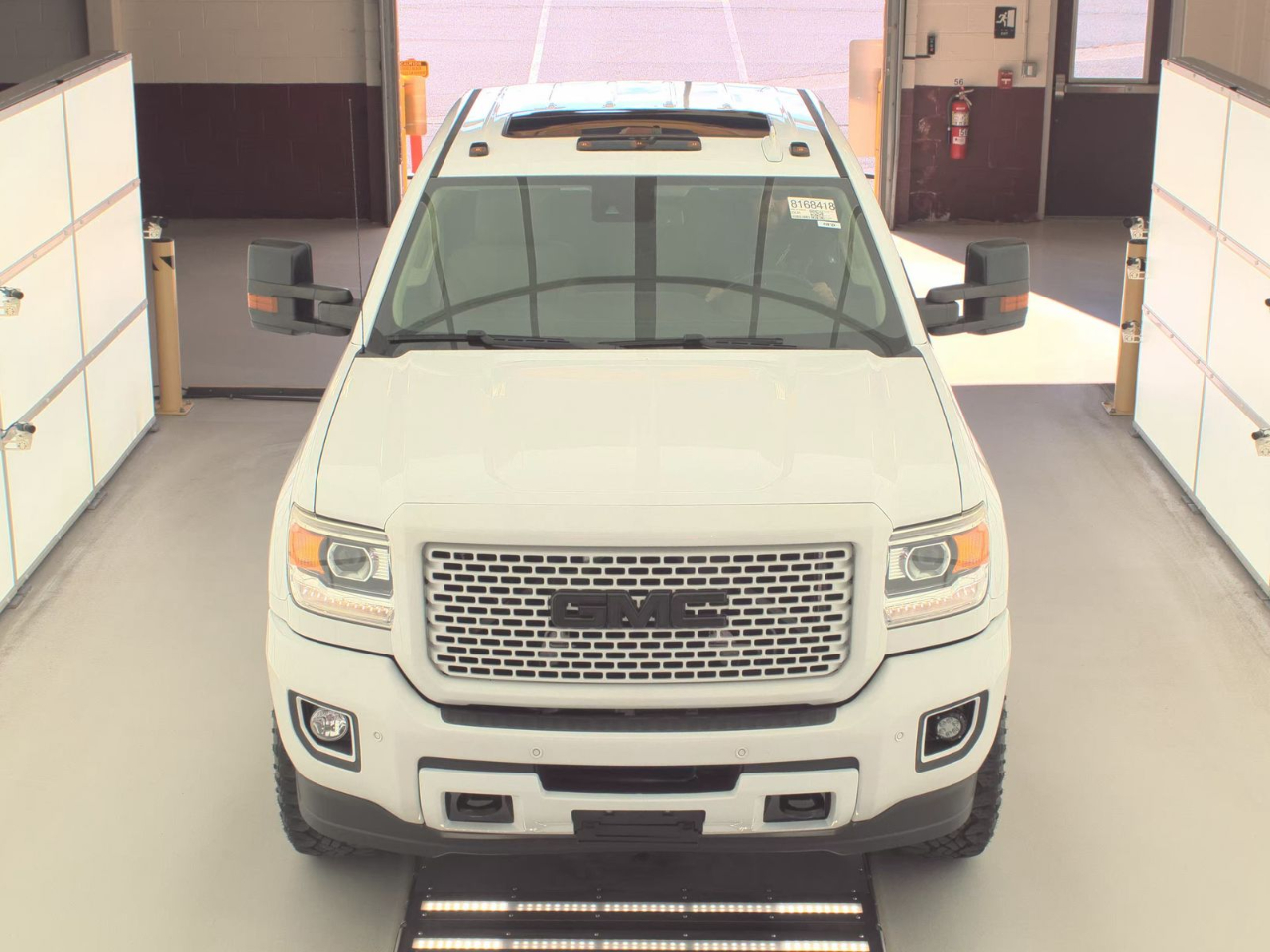 GMC Sierra 2500HD 4WD Crew Cab 153.7" Denali 2016 GMC Sierra 2500HD 4WD Crew Cab 153.7" Denali 2016