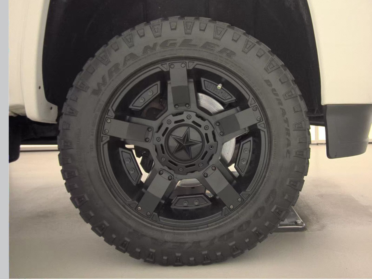 GMC Sierra 2500HD 4WD Crew Cab 153.7" Denali 2016 GMC Sierra 2500HD 4WD Crew Cab 153.7" Denali 2016