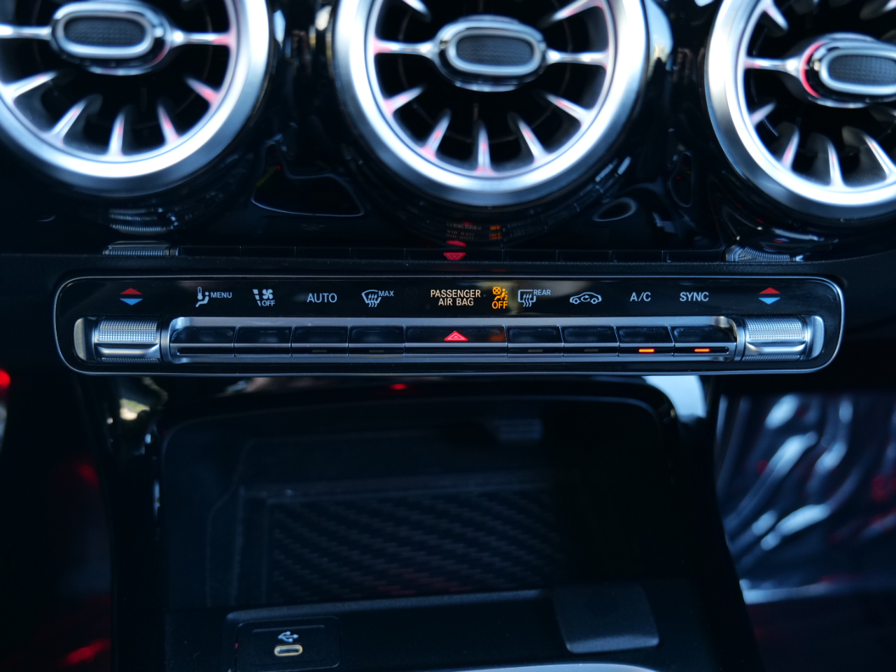 Mercedes-Benz CLA  2024 Mercedes-Benz CLA  2024