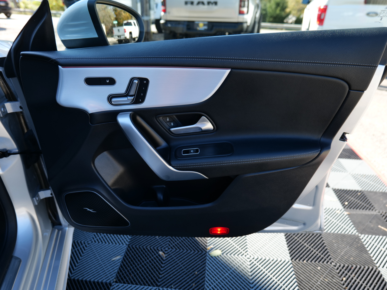 Mercedes-Benz CLA  2024 Mercedes-Benz CLA  2024