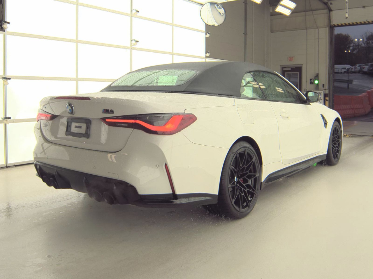 BMW M4 Competition xDrive Convertible 2024 BMW M4 Competition xDrive Convertible 2024