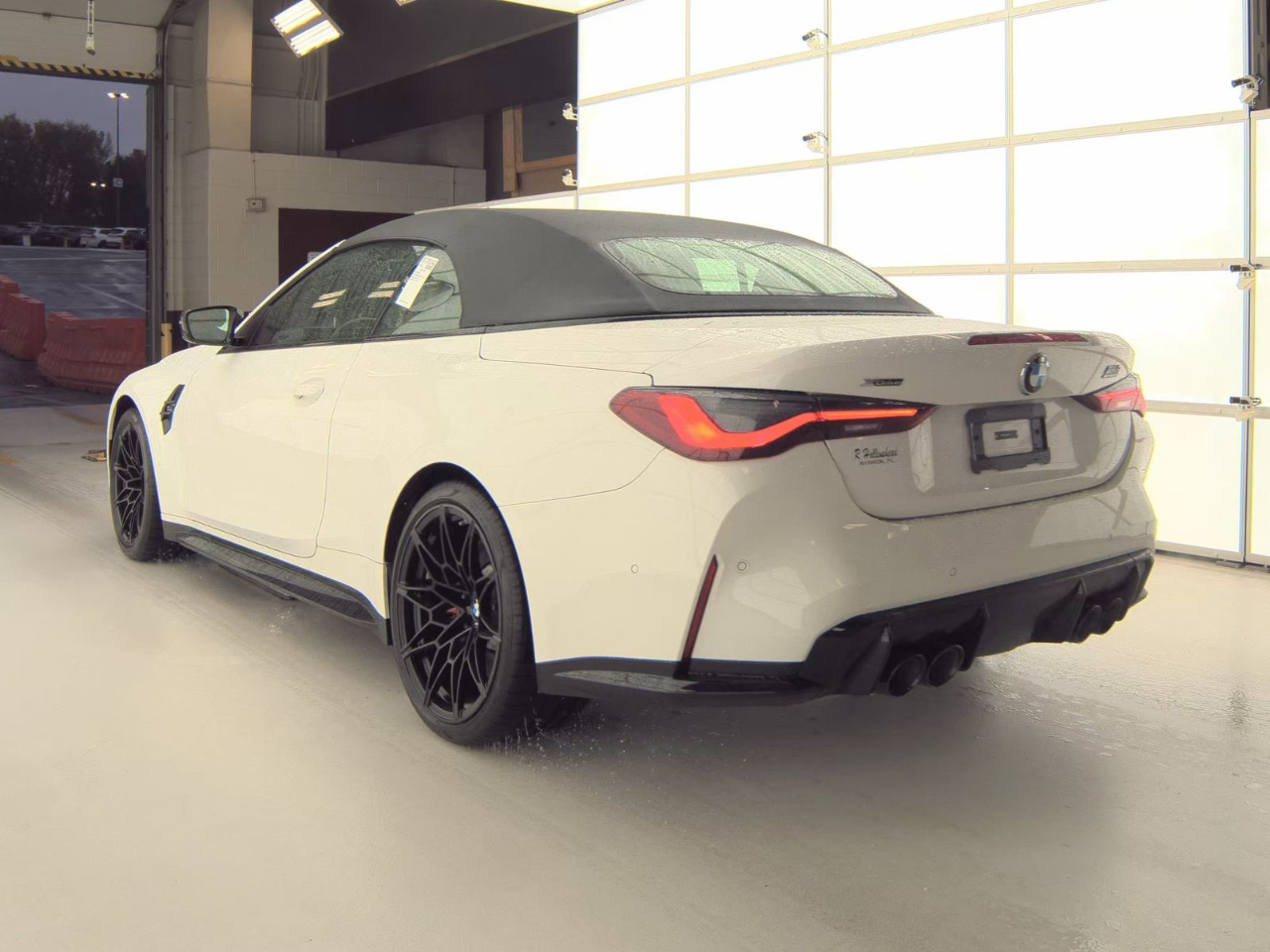 BMW M4 Competition xDrive Convertible 2024 BMW M4 Competition xDrive Convertible 2024