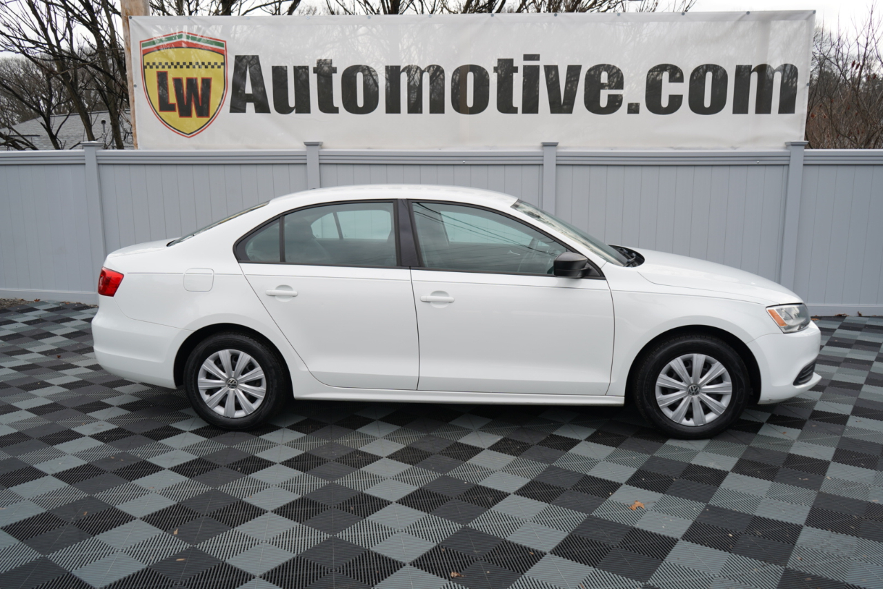 Volkswagen Jetta Sedan 4dr Auto S 2014
