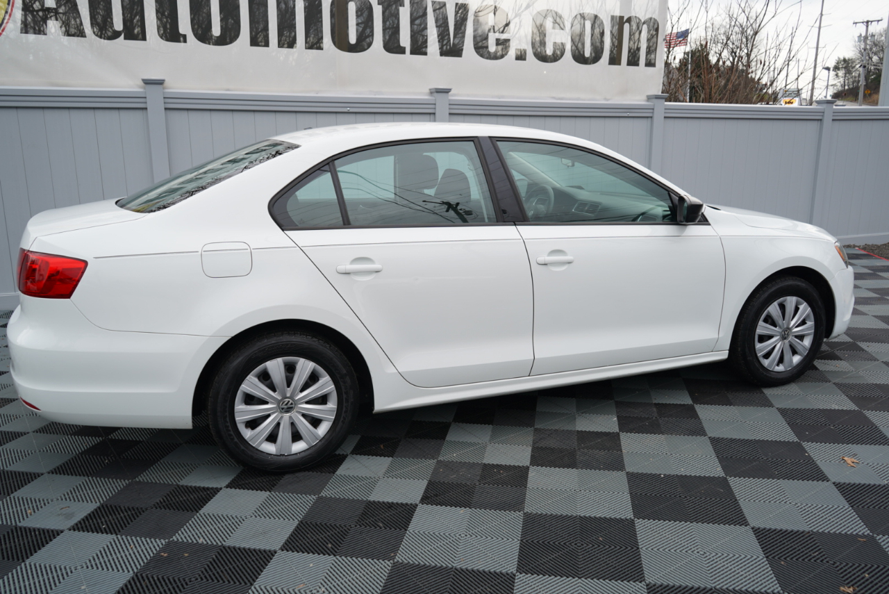 Volkswagen Jetta Sedan 4dr Auto S 2014
