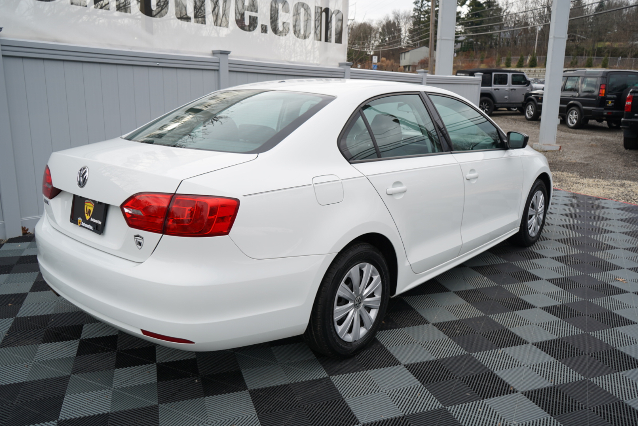 Volkswagen Jetta Sedan 4dr Auto S 2014