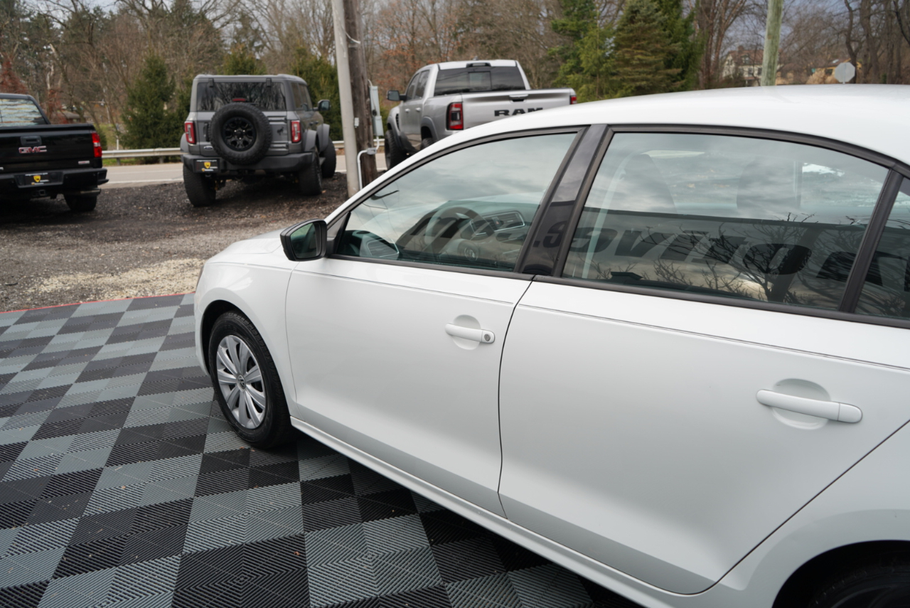 Volkswagen Jetta Sedan 4dr Auto S 2014