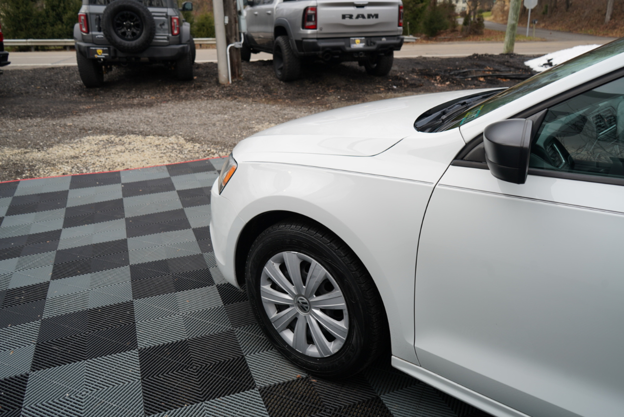 Volkswagen Jetta Sedan 4dr Auto S 2014