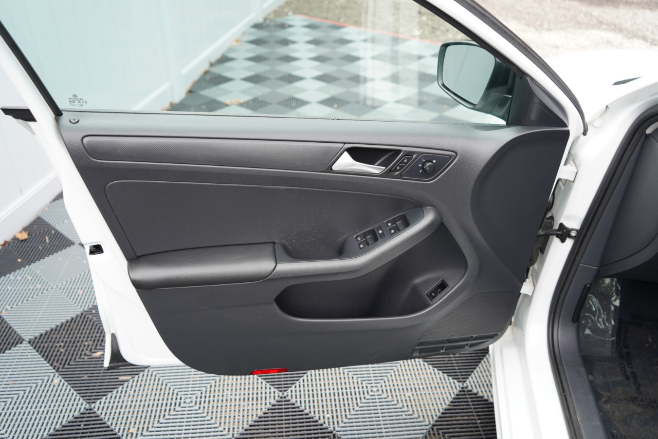 Volkswagen Jetta Sedan 4dr Auto S 2014