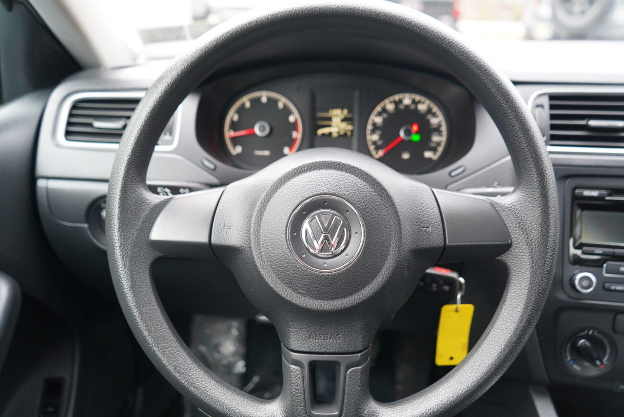 Volkswagen Jetta Sedan 4dr Auto S 2014