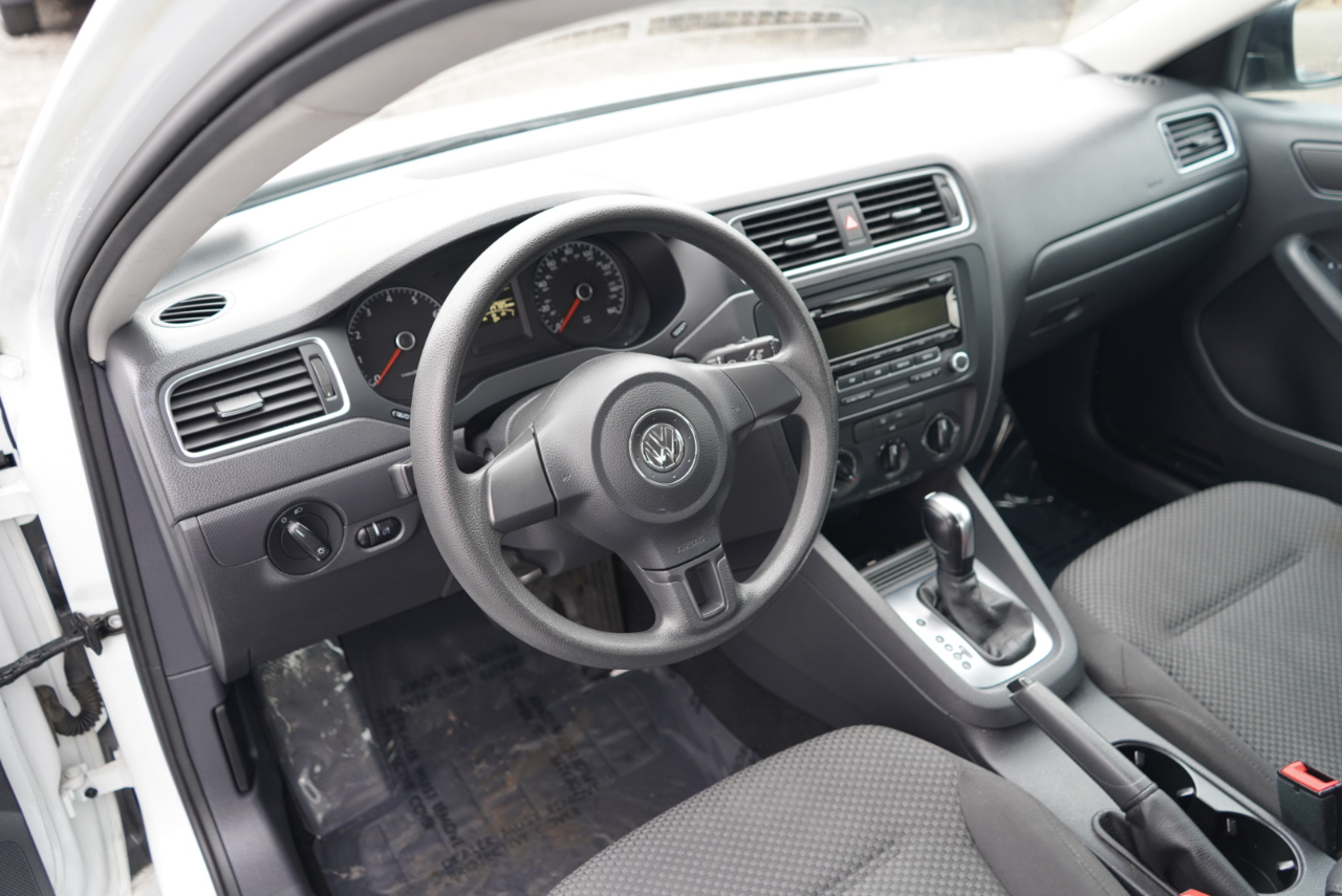 Volkswagen Jetta Sedan 4dr Auto S 2014