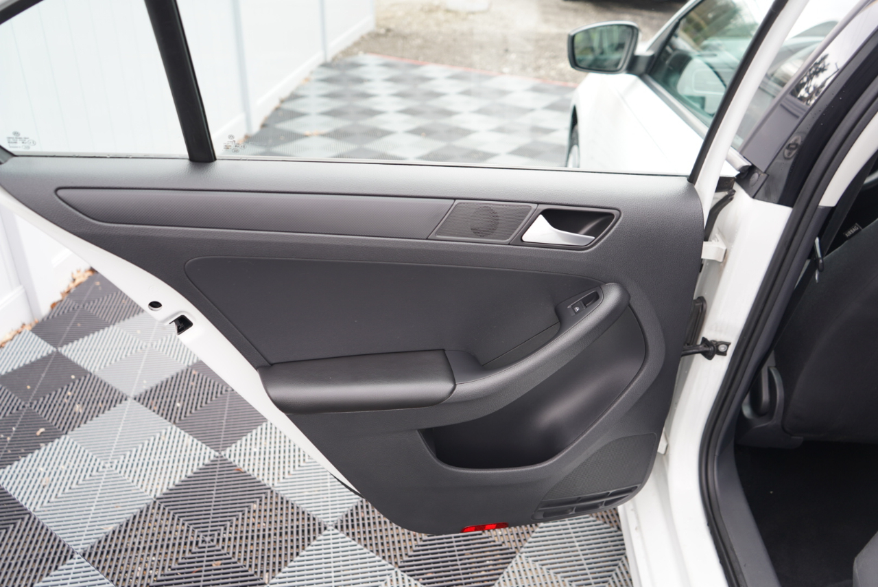 Volkswagen Jetta Sedan 4dr Auto S 2014