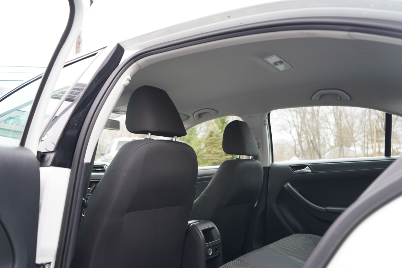 Volkswagen Jetta Sedan 4dr Auto S 2014