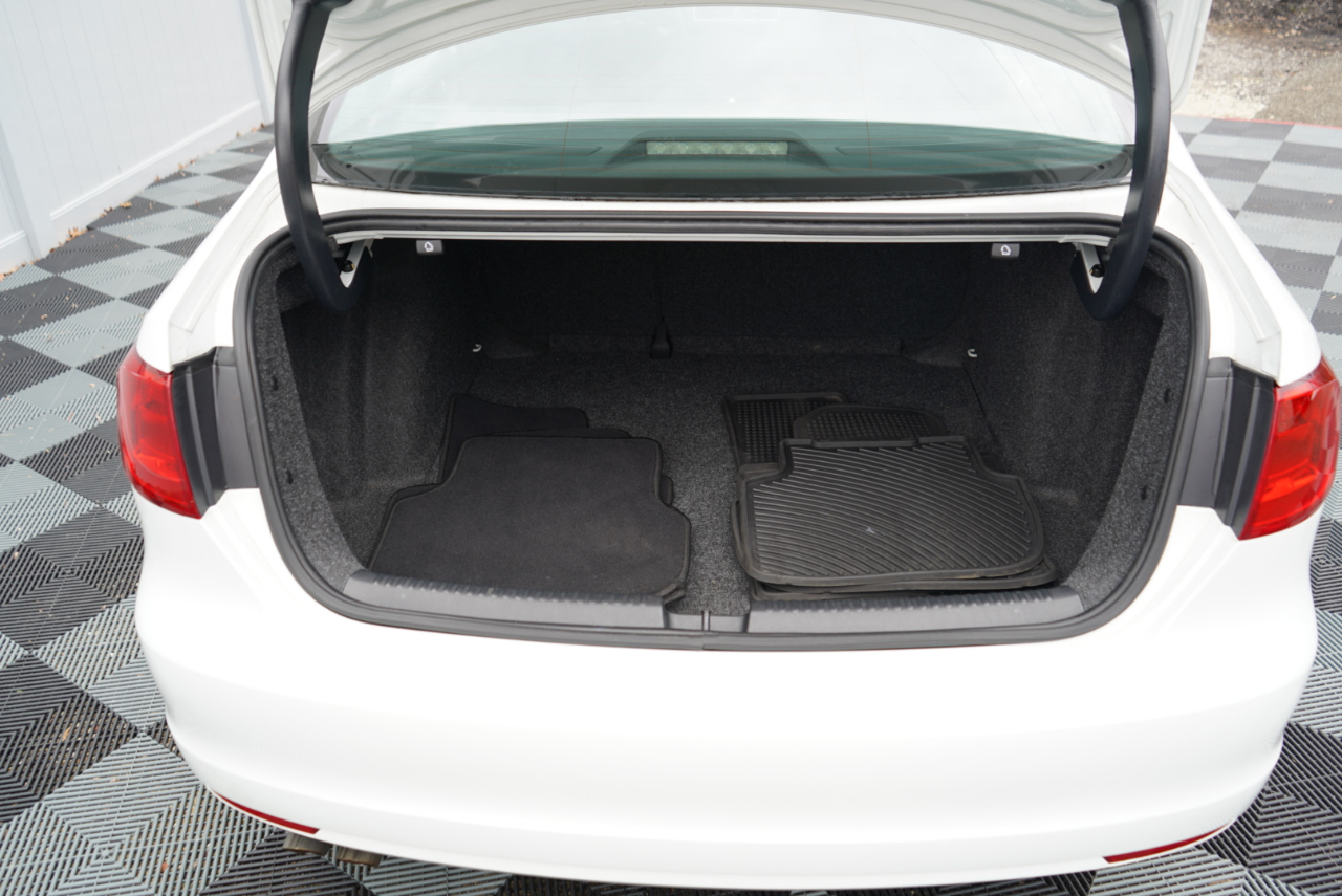 Volkswagen Jetta Sedan 4dr Auto S 2014