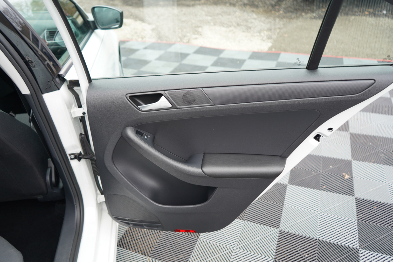 Volkswagen Jetta Sedan 4dr Auto S 2014