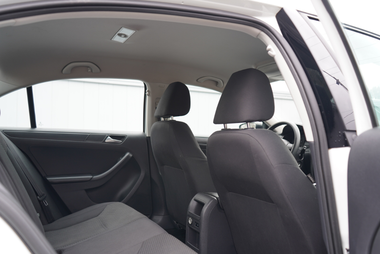 Volkswagen Jetta Sedan 4dr Auto S 2014