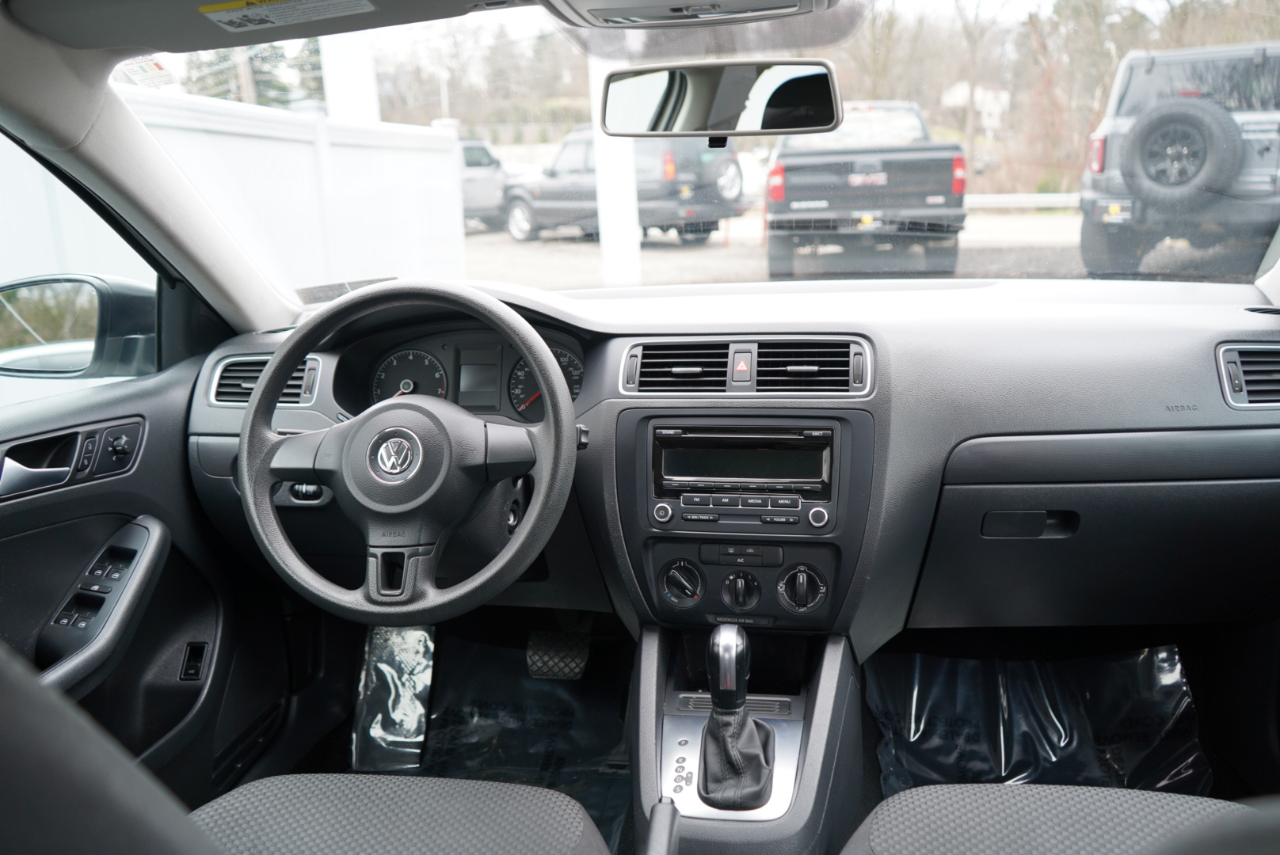 Volkswagen Jetta Sedan 4dr Auto S 2014