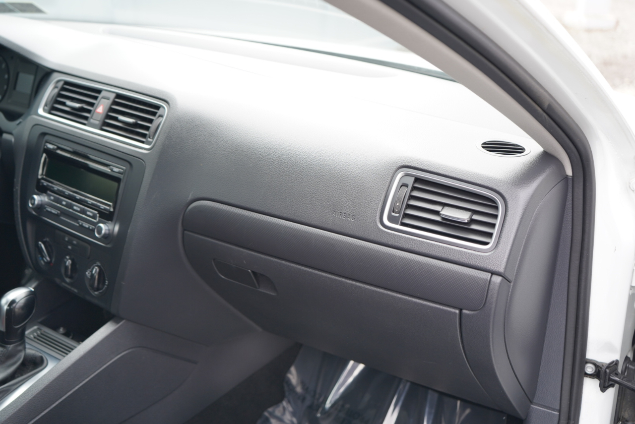 Volkswagen Jetta Sedan 4dr Auto S 2014