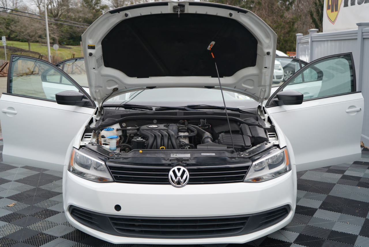 Volkswagen Jetta Sedan 4dr Auto S 2014